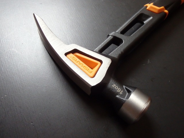 Fiskars 750200-1001 IsoCore Finishing Hammer, 16 oz