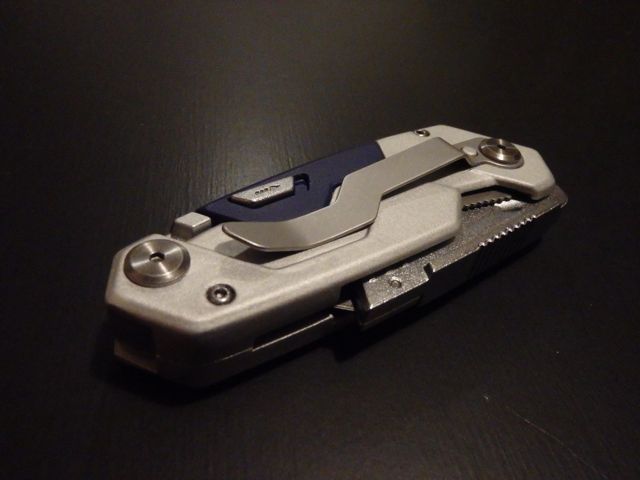 IRWIN Folding Utility Knife with Blade Storage and On-Board Screwdriver