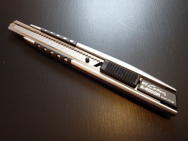 NTカッター　A400GRP BK