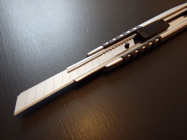 NTカッター　A400GRP BK